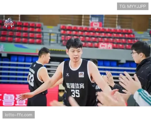 朱荣振与高诗岩互换租借权，辽宁还搭上前锋郭旭